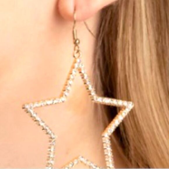 Beautiful silver sparkling star shaped hook style earrings! New! - Picture 1 of 5